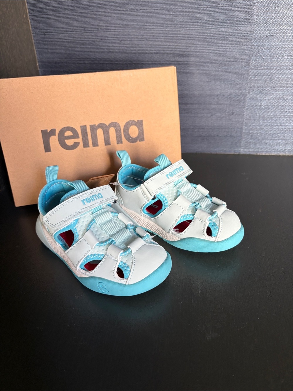 Lightweight Hiking
Sandals - Lomalla